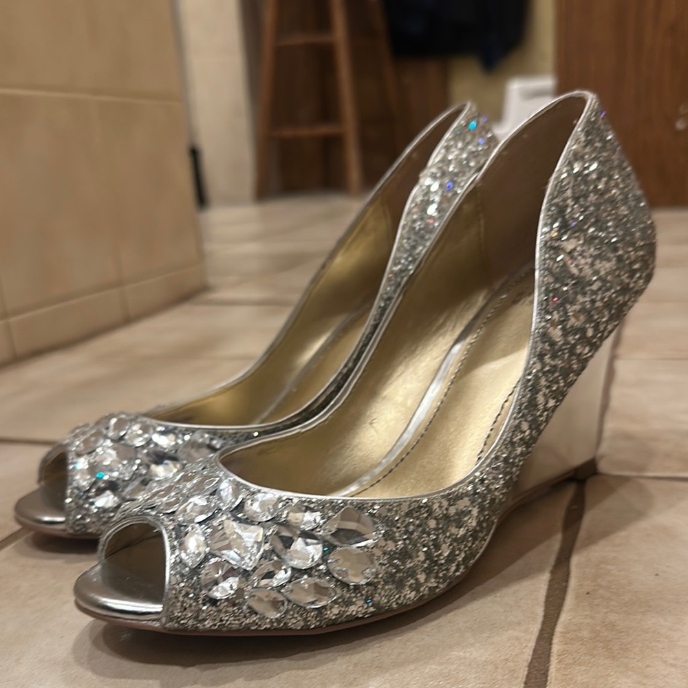 Badgley Mischka Silver Glitter Wedge Shoes